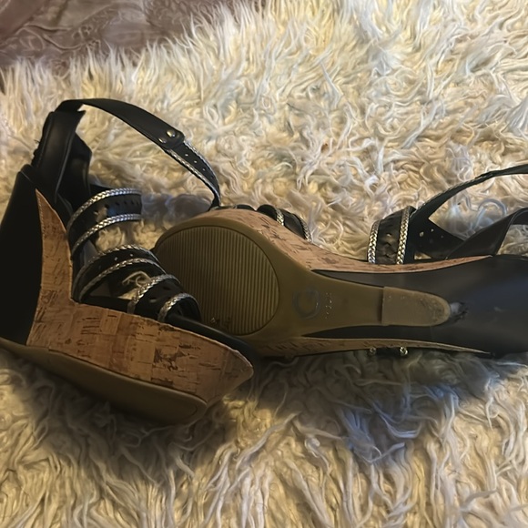 Guess size 11 sandals - Picture 6 of 9